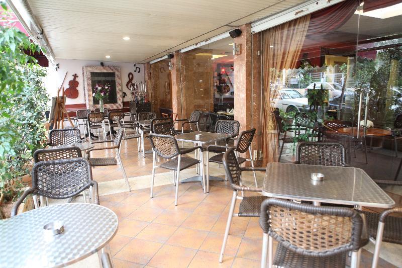 Mozart Hotel Beirut Exterior foto